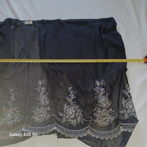 David and Young  Black Sheer Kimono with White Detailing oversize - Picture 11 of 12